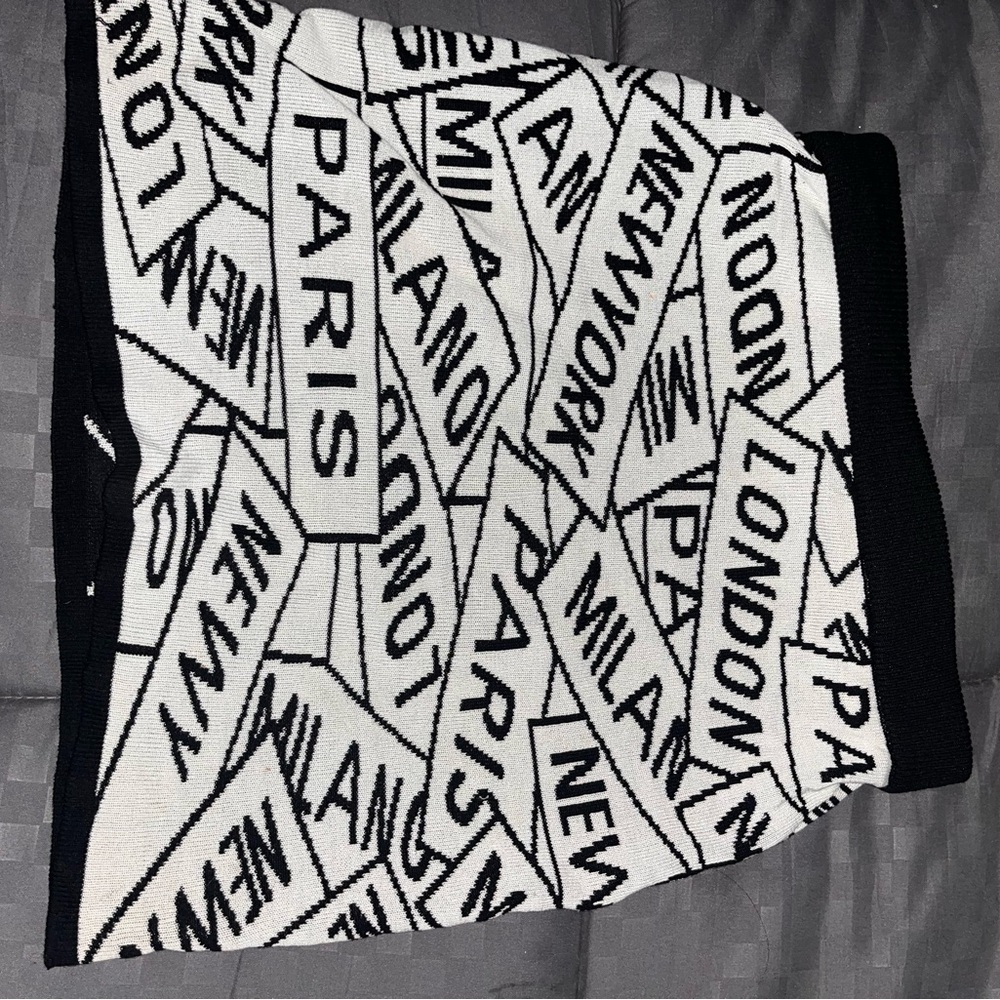 Women's White Graphic Mini Skirt And Crop Top Matching Set - Fashion Brand - Picture 7 of 8